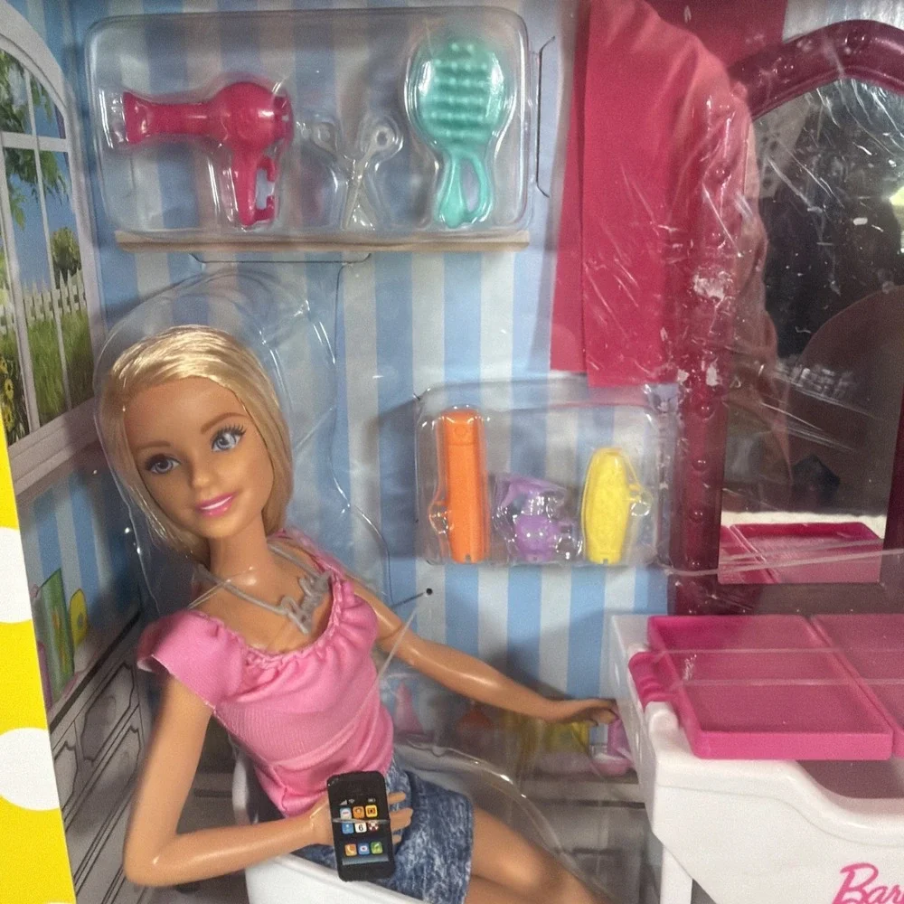 Barbie A Day at the Salon Doll Playset FJB36 New Sealed Mattel 10+ Pieces